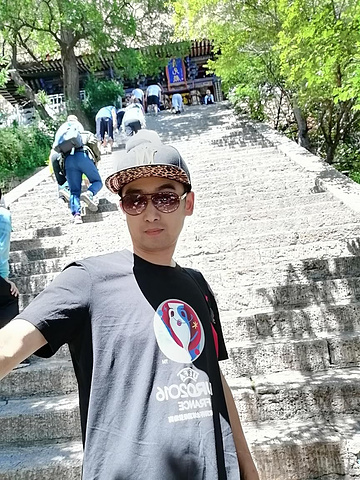 "恒山是五岳中的北岳是道教圣地,不愿爬山的也可坐索道,其实索道根本没有必要。山顶的景色还是要欣赏的_恒山"的评论图片