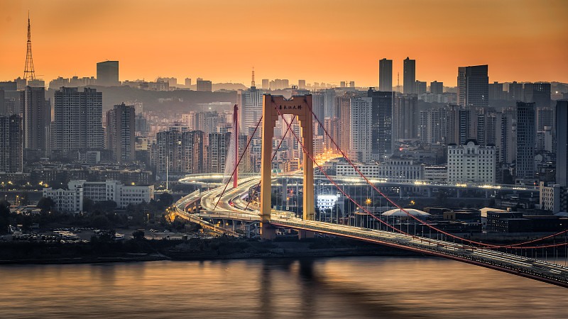 通往城市的桥图片下载