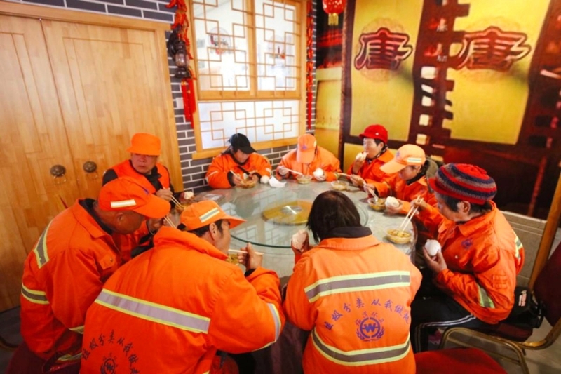 免费爱心早餐 温暖“城市美容师” 。