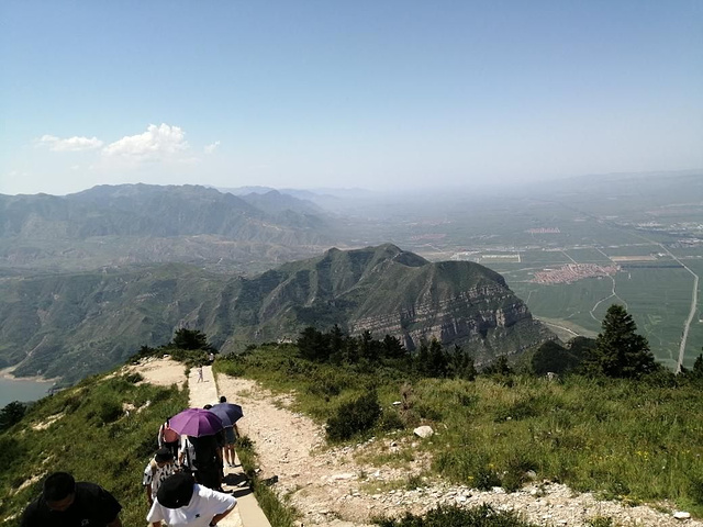 "恒山是五岳中的北岳是道教圣地,不愿爬山的也可坐索道,其实索道根本没有必要。山顶的景色还是要欣赏的_恒山"的评论图片