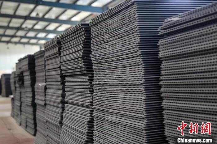 山西襄垣开展大宗固废综合利用科技攻关和技术转化。 连烽 摄