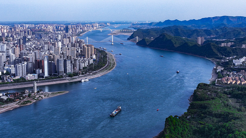 宜昌城市：一半山水一半城图片下载