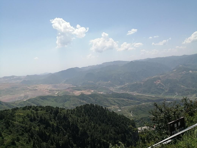 "恒山是五岳中的北岳是道教圣地,不愿爬山的也可坐索道,其实索道根本没有必要。山顶的景色还是要欣赏的_恒山"的评论图片