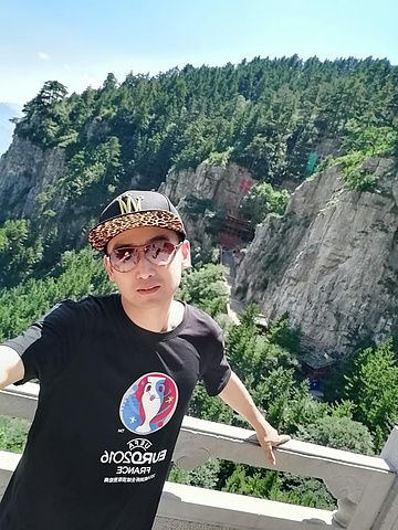 "恒山是五岳中的北岳是道教圣地,不愿爬山的也可坐索道,其实索道根本没有必要。山顶的景色还是要欣赏的_恒山"的评论图片