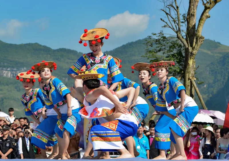 花灯姑娘。杨秀辽摄