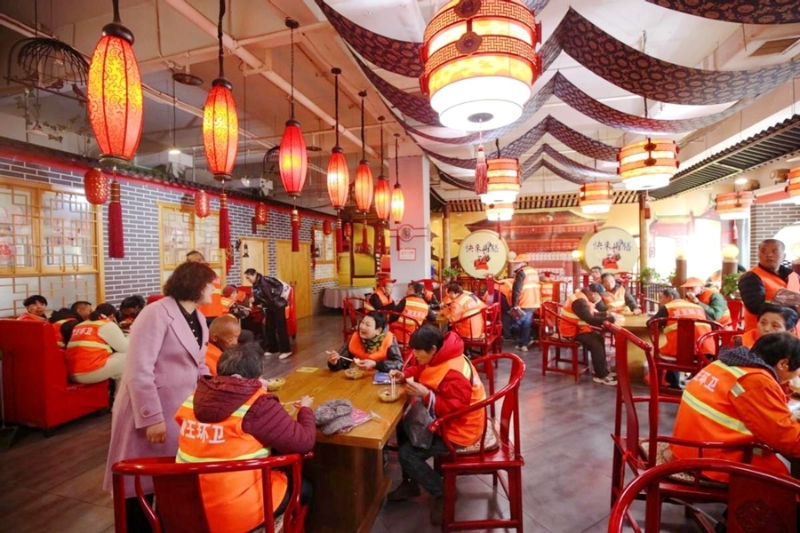 免费爱心早餐 温暖“城市美容师”。