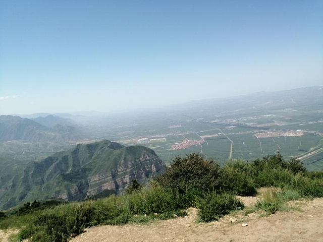 "恒山是五岳中的北岳是道教圣地,不愿爬山的也可坐索道,其实索道根本没有必要。山顶的景色还是要欣赏的_恒山"的评论图片