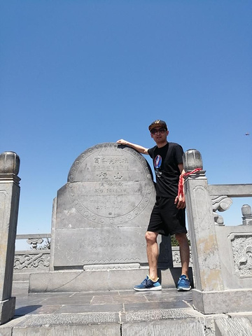"恒山是五岳中的北岳是道教圣地,不愿爬山的也可坐索道,其实索道根本没有必要。山顶的景色还是要欣赏的_恒山"的评论图片
