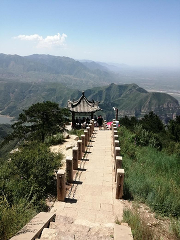 "恒山是五岳中的北岳是道教圣地,不愿爬山的也可坐索道,其实索道根本没有必要。山顶的景色还是要欣赏的_恒山"的评论图片
