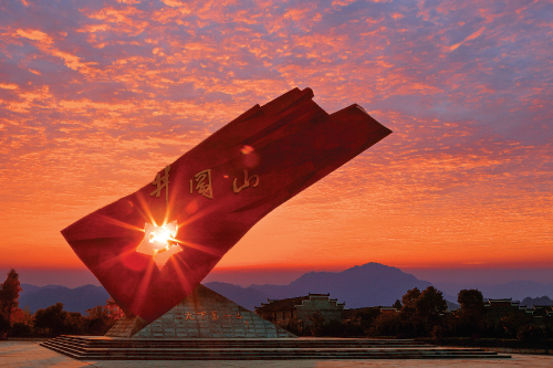 “井冈红旗”大型雕塑。吉安市发展改革委 供图
