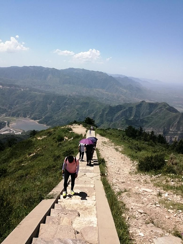 "恒山是五岳中的北岳是道教圣地,不愿爬山的也可坐索道,其实索道根本没有必要。山顶的景色还是要欣赏的_恒山"的评论图片