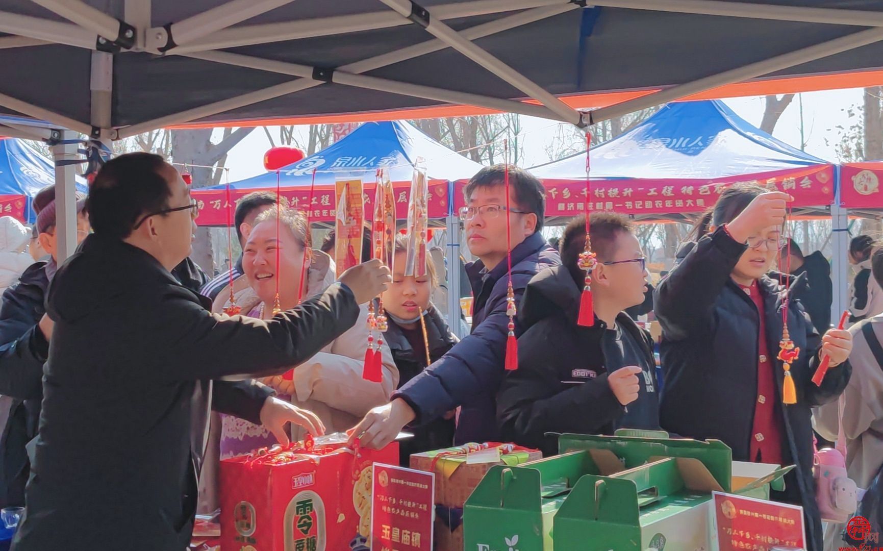 济南市举办“万人下乡、千村提升”工程特色农产品展销会暨驻村第一书记助农年货大集