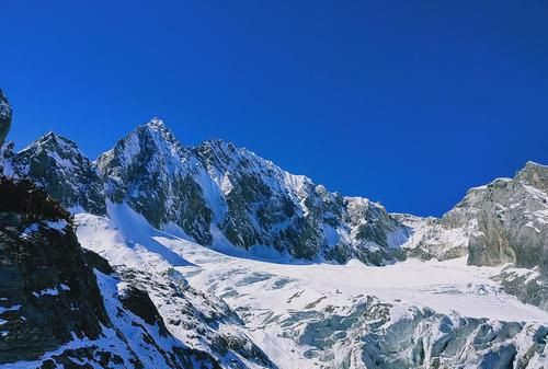 玉龙雪山在哪里个城市,玉龙雪山位于哪个城市?