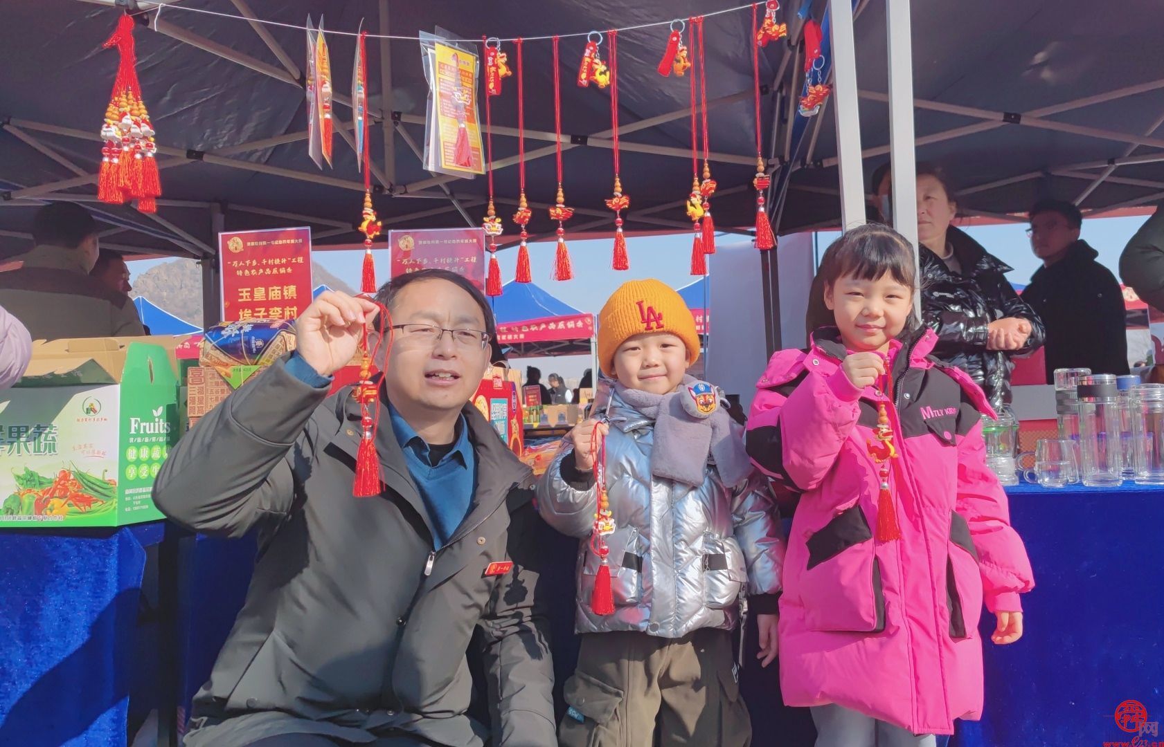 济南市举办“万人下乡、千村提升”工程特色农产品展销会暨驻村第一书记助农年货大集